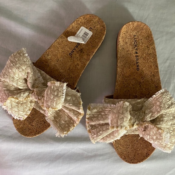 LUCKY BRAND slides NEW Sz 7 /37.5 NWT - Picture 2 of 8